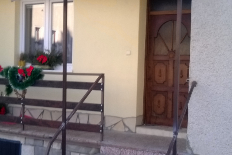PRÍSTREŠKY, STRIEŠKY